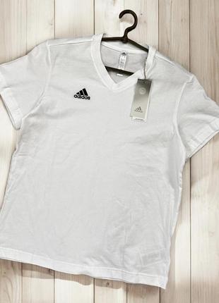 Біла футболка adidas