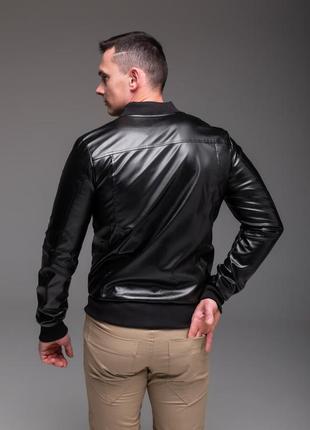 Чоловіча куртка бомбер чорна шкіряна на осінь та весну
