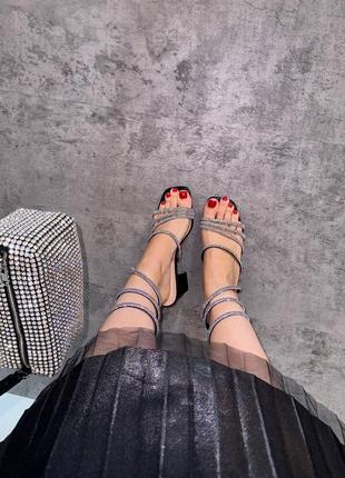 Босоніжки на широкому каблуку2 фото