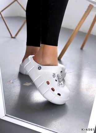 Крокси жіночі білі білого кольору на товстій масивній підошві платформі 4561