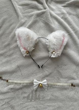 Котячі білі вушка та чокер аніме