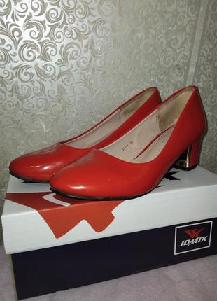 Туфли лаковые красные 100 грн