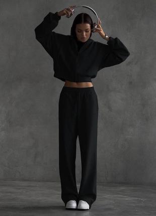 Спортивный женский костюм