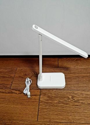 Світлодіодна настільна лампа з регульованою яскравістю