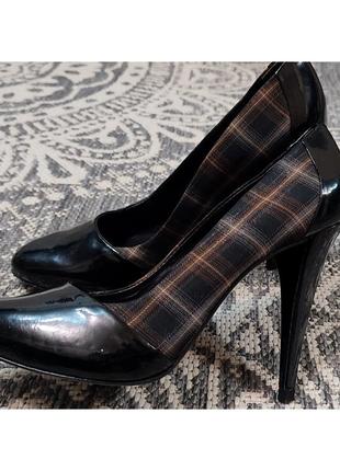 Бразилія фірмові нові туфлі босоніжки лакові в принт шпилька платформа