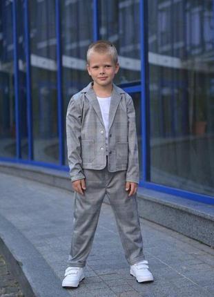 Стильний класичний костюм для хлопчиків