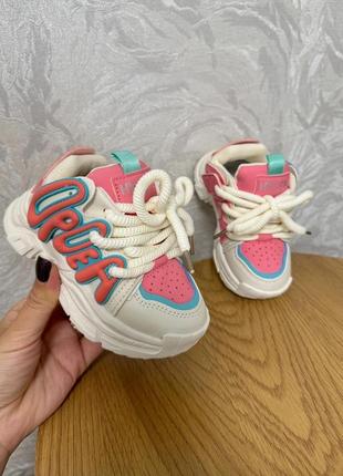 Дитячі кросівки для дівчинки