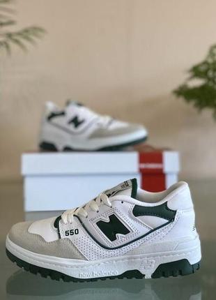 Трендові жіночі кросівки new balance 550 white green / нью беланс жемісезонні білі із зеленим