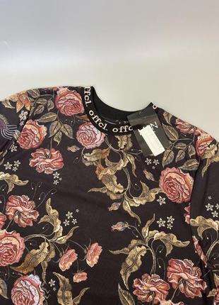 Новая черная футболка boohoo с цветочным принтом, цветы, принт на воротнике, бугумен, цветная, разрисованная4 фото