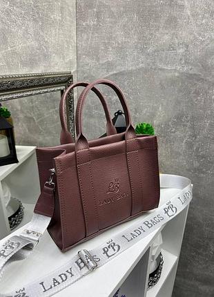 Бордова універсальна жіноча сумка на широкому плечовому ремені