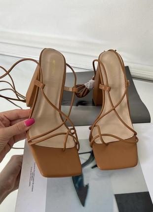 Босоніжки prettylittlething