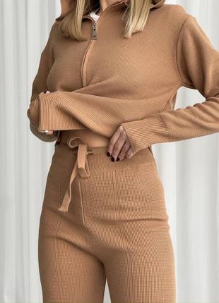 Костюм вязаний укороченная кофта с капюшоном на молнии худи куртка и брюки9 фото