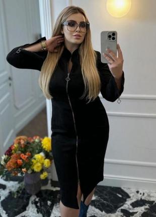 Замшева сукня у діловому стилі