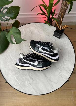 Мужские кроссовки nike vaporwaffle sport fuschia x sacai black