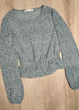 Красива блуза бренду sinsay