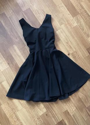 Чорна коктейльна сукня коротка з відкритою спиною та бантом6 фото