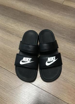 Шльопанці від nike
