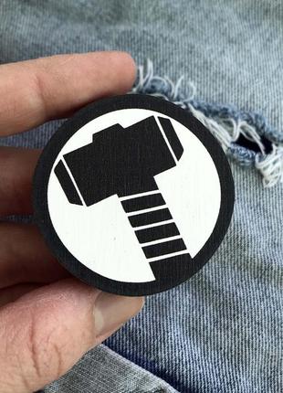 Значок из дерева "молот тора"