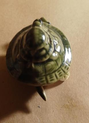 Керамічна черепашка на удачу.