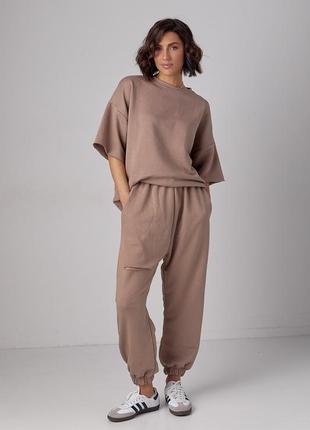 Спортивний костюм із трикотажу з прорізом на джогерах - кавовий цвет, m (є розміри)