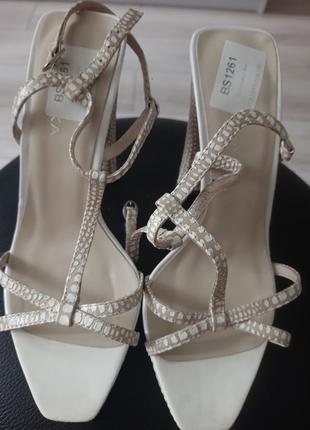 Женские босоножки braska