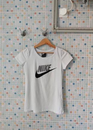 Футболка nike.