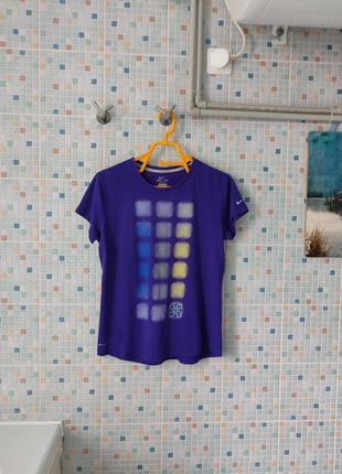 Футболка nike.