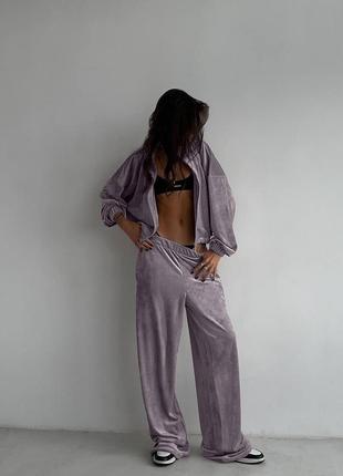 Лавандовий жіночий спортивний велюровий костюм широкі штани палаццо кофта на блискавці...