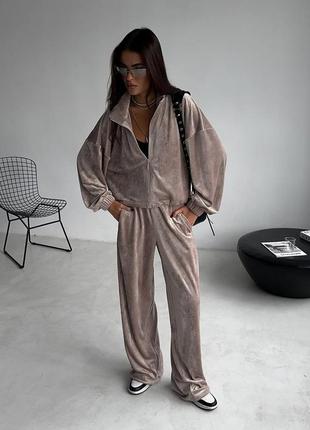 Лавандовий жіночий спортивний велюровий костюм широкі штани палаццо кофта на блискавці...