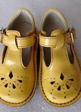 Сандалії clarks індія для малюків, устілка 13 см. лакова шкіра.