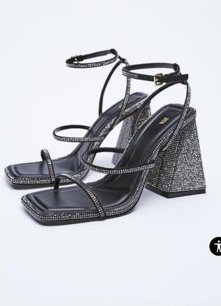 Босоніжки в стразах zara