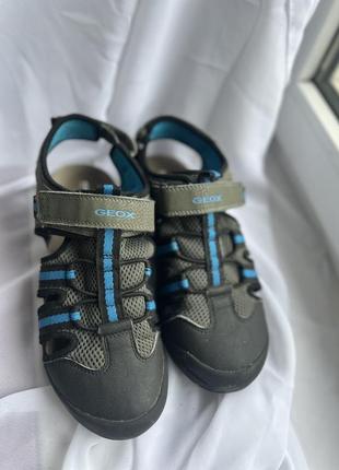 Сандалі, босоніжки