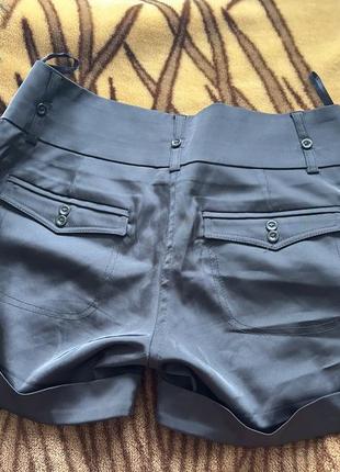 Атласні чорні шорти фонарики укорочені класичні під костюм