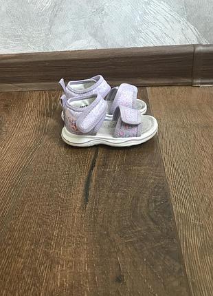 Босоніжки на дівчинку