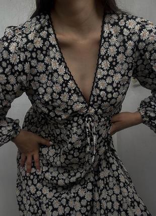 Сукня з ромашками