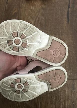 Шкіряні босоніжки на дівчинку