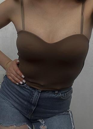 Топ на бретелях