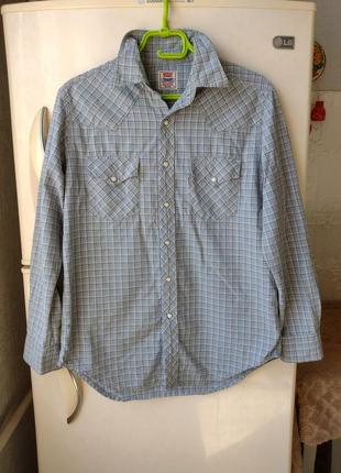 Levis картата сорочка.