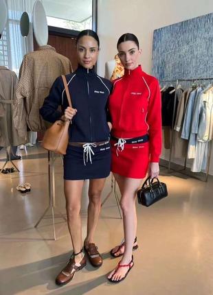 Костюм с юбкой в стиле miu miu