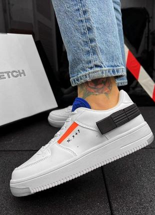 Женские кроссовки белые с цветными вставками