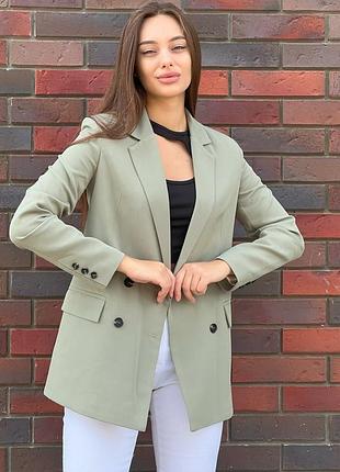 Класичний двобортний жакет