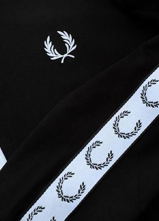 Костюм fred perry лампас: кофта-штани
2 пари шкарпеток у подарунок!2 фото