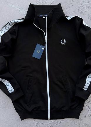 Костюм fred perry лампас: кофта-штани
2 пари шкарпеток у подарунок!3 фото