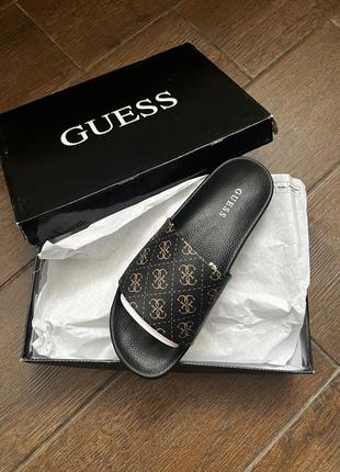Оригинальные шлепанцы от гуess
