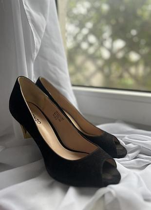 Туфли на каблуке