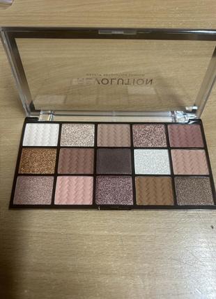 Палетка тіней revolution prestige