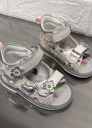 Босоніжки для дівчат сандалі для дівчат сандалики літнє взуття сліпони3 фото