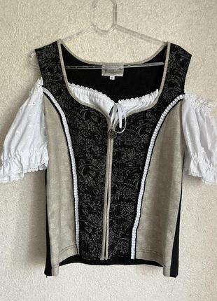 Винтажная футболка с жилеткой