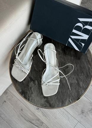 Босоніжки zara в ідеальному стані