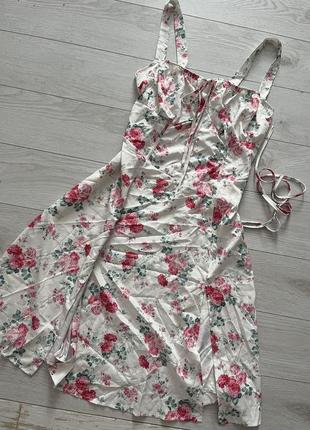 Невероятное платье корсетное м-л
